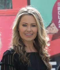 A number of images taken of the rté presenter, taken without her knowledge, appeared in national papers today. Rte Star Sharon Ni Bheolain Makes Formal Complaint To Rte After Newsroom Row Reports Irish Mirror Online