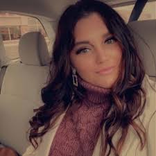 Kari Glass's Instagram, Twitter & Facebook