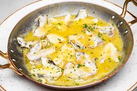Encontrar cocochas (o kokotxas) frescas es difícil, hay que tener en cuenta que por mucho pescado que se consuma, sólo hay una para quienes se estén preguntando qué son las cocochas y de qué pescado extraen, decir que la que se consumen principalmente son las de merluza y las de bacalao. Foodyt Dantxari