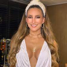 Over the last decade brazilian superstar claudia leitte has achieved incredible success as a singer, become an artistic reference point for her contemporaries, and developed her own original rhythm, axé music. Claudia Leitte Faz 40 Anos 15 Curiosidades Sobre A Cantora Jetss