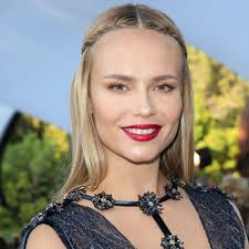 Natasha Poly desvela el sexo de su bebé en una 'baby shower' sorpresa