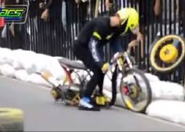 Untuk itu dari bermacam motor yang di custom dengan berbagai model. Video Naas Motor Drag Ini Ban Belakangnya Lepas Setelah Start Gridoto Com