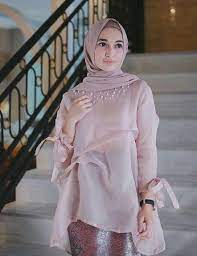 Klik layer baju psd (layer desain kaos), lalu tekan tombol ctrl + [ di keyboard untuk memposisikan layer desain kaos dibawah layer 1. 30 Ide Keren Model Baju Organza Bunga Timbul Maria Space