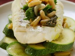 Seelachsfilet Mit Zucchini Und Pinienkernen Rezept Seelachsfilet Rezept Rezepte Hauptgericht