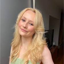 Mimi Koontz's Instagram, Twitter & Facebook