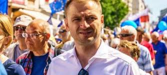 Sławomir nitras besuchte eine mittelschule in koszalin. Slawomir Nitras Kopnal I Zniewazyl Poslanke Prawa I Sprawiedliwosci Mocne Oskarzenie Wiadomosci Z Polski I Swiata Stefczyk Info