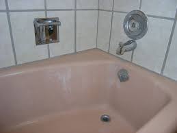 Anche la vasca da bagno più resistente, con il passare del tempo, può presentare dei segni d'usura e perdere la lucentezza originaria. Come Rinnovare Lo Smalto Di Una Vasca Da Bagno Tecniche Rinnovare Lo Smalto Della Vasca Da Bagno