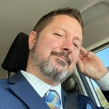 Scott Manis's Instagram, Twitter & Facebook