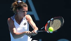 Es sollte beachtet werden, dass giorgi eine tennisspielerin ist, die sich auf dem hallenplatz sehr wohl fühlt, da sie ein sehr direktes und aggressives tennis hat. Trotz 23 Doppelfehlern Gewonnen Camila Giorgi Auf Den Spuren Von Anna Kournikova Tennisnet Com