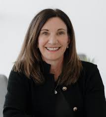 Alison Coelho's Instagram, Twitter & Facebook