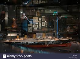 The interaction throughout the tour with actors. Innen Belfast Titanic Museum Und Besucherzentrum Titanic Quarter Belfast Nordirland Vereinigtes Konigreich Titanic Belfast Erfahrung Das Gebaude Ist Mit Verkleidet Stockfotografie Alamy