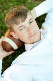 Hung up the jersey, picked up the diploma 🎓🏈