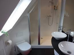 pin van eric hofman op bathroom kleine zolderbadkamer badkamer kleine badkamer