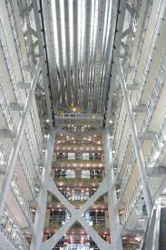 To create 'the best bank building in the world'. Hongkong And Shanghai Bank 10 Fragen An Lord Norman Foster Detail Magazin Fur Architektur Baudetail