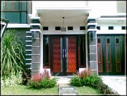 Batu alam disusun secara rapi diatas tatakan yang terbuat dari batu alam juga. Desain Teras Rumah Minimalis Yang Modern Dan Asri Ilmutekniksipil Com