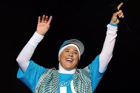 Diam's was born on july 25, 1980 in nicosia, cyprus as mélanie georgiades. People L Ex Rappeuse Diam S Se Lance Dans Un Nouveau Projet Etonnant