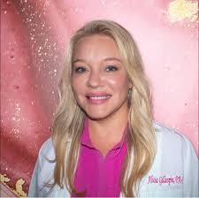 Elizabeth Metts's Instagram, Twitter & Facebook