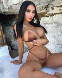 Annelese Milton - Free pics, galleries & more at Babepedia