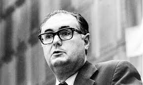 Julio de Santa Ana (1934-2023): “No hay dogma que valga tanto como la  práctica”