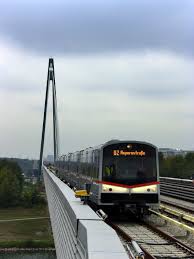 Zuvor war sie 1997 bis 2006 als straßenbrücke in betrieb. Von Der U2 Station Donaustadtbrucke Am 2 10 2010 Geschossen Bahnbilder De