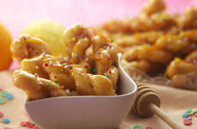 Un semplice boccone dolce di mandorle aromatizzato con la fragranza del limone e uno sfuggente aroma di mandorla amara. Dolci Sardi Tutta La Bonta Dell Isola In Piu Di 20 Ricette Snap Italy