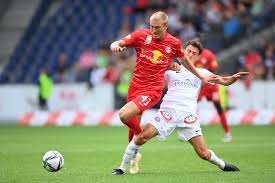 El nacimiento del rasenballsport leipzig está relacionado con las inversiones deportivas de red bull gmbh.la empresa de bebidas energéticas ya había adquirido clubes de fútbol en austria (red bull salzburg, 2004) y estados unidos (new york red bulls, 2006), y había planeado incursionar en el deporte alemán mediante la compra de un club ya existente, al que cambiarían los colores. Chggg6niogts M