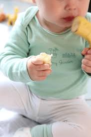 Es dauerte nicht lange, bis die ersten diskussionen anfingen: Wie Oft Baby Essen Und Trinken Anbieten Wie Das Mit Der Beikost Ist