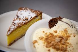 La ricetta della cheesecake al limone, una torta fresca che non necessita di cottura, perfetta per il periodo estivo. Dolci E Torte Al Cucchiaio Picture Of Valservice Monteveglio Tripadvisor