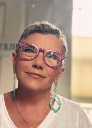 Super duper look! Glasses and ear bobs too!! ❤️