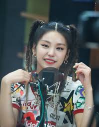 Peak On Twitter Itzy Big Eyes Makeup Cool Girl