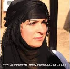 صوره توثيقيه من مدينة الكوفه لنساء يملأن جرار الماء من نهر الفرات عام 1931  ويظهر في الجهه المقابله منارة مقام النبي يونس عليه السلام