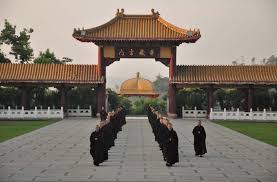 Die bäckerei „backwahn im buddhistischen kloster ganden tashi choeling verkauft cheesecakes, schmandkuchen und. Taiwan Ein Tag Mit Buddhisten Monch Hue Shou Globesession