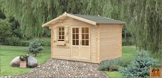 Chez chaletdejardin.fr, nous proposons une large gamme de chalets en bois solides et durables à des prix abordables, dont des chalets en kit pas cher pour ceux qui recherchent des modèles plus petits et plus simples à un prix avantageux, ou une gamme de chalets en bois haut de. Cabane Jardin Pas Cher Stmb Construction Chalets Bois Com