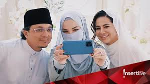 Perjalanan cinta engku emran dan isterinya laudya cynthia bella awalnya memang tak ramai yang tahu. Adik Istri Baru Engku Emran Ternyata Bukan Orang Biasa