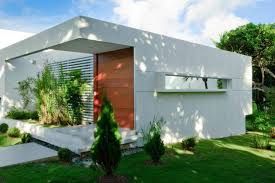 Bringing not only home design expertise but over 15 years as a home builder to the new home plan buyer. Simple Small Tropical House Design