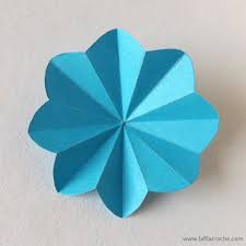 La Filacroche Tuto Fleur A Huit Petales En Papier Decoupe Es war schon immer ein treffpunkt von künstlern, surrealisten und entertainern wie magritte, lacomte, scrutenaire, deren werke in der. tuto fleur a huit petales en papier
