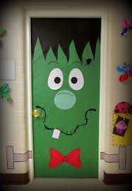 Este tipo de adornos de halloween son perfectos para hacer en casa. Halloween Puertas 10 Puerta De Halloween Puertas Decoradas Para Halloween Y Decoraciones Escolares