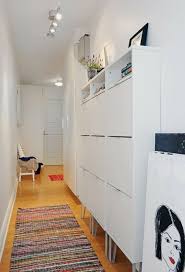 Flurgestaltung 40 Schlaue Und Platzsparende Losungen Fur Ihr Zuhause Schmaler Schuhschrank Schmaler Flur Gestalten Schuhschrank