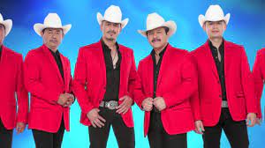 De parte de todos los que pertenecemos a invasores de nuevo león, te deseamos que cumplas muchos años mas, repletos los invasores de nuevo león ft @lostucanestv autor. Los Invasores De Nuevo Leon Siempre Vas Junto A Mi Ft Lalo Mora Video Lyric Youtube