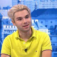 Bejby, bát se nemusíš, brzy se. Adam Kajumi Novy Den Podkast Listen Notes