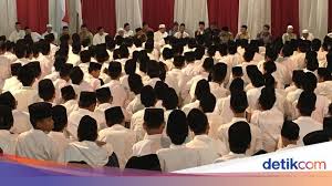 Saat Jokowi Goda Si Ganteng Dari Ponpes Assunniyyah Jember