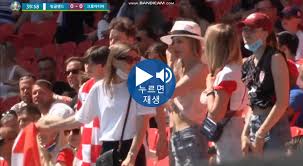 1 예선 전적은 1승 1패로, 잉글랜드 원정에서 0대 5로 대패했으나, 홈에서 기어이 2대 1로 역전승하며 되갚아주었다.2 크로아티아 서포터들이 경기장에 홍염을 투척하는 사건이 발생한. Ee34zvgcn0igxm