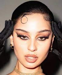 Recently an active sports journalist, she is often found attending games in nba and nfl. Fox Eyes A Beauty Trend Or Cultural Appropriation Mixed Asian Media