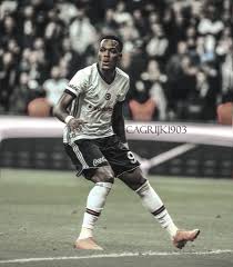 Aslen jamaikalı olan kanada vatandaşı cyle larin, kanada milli takımı'nda da forma giymiş tir. Cyle Larin Besiktas Besiktas Larin Style Sports Punk