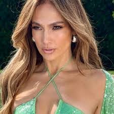 Angela Reardon's Instagram, Twitter & Facebook