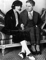 To put it simply, as more people started sporting a fro, especially caucasian ones too, the afro hairstyle lost its political edge. 1920s Hairstyles For Men Classy Cuts Topped With A Hat
