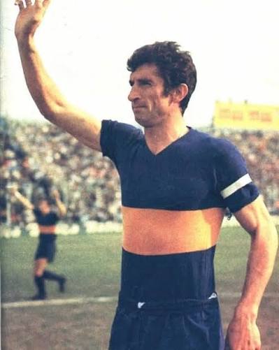 16 de Mayo de 1937, nace Antonio Ubaldo Rattín en Tigre, Provincia de Buenos Aires, también conocido como «El Rata», es un ex-futbolista, ex-entrenador y político argentino. Se desempeñaba como mediocampista defensivo