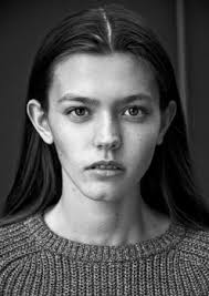 Lara Carter's Instagram, Twitter & Facebook