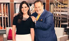 Raul De Molina Delata A Karina Banda En Su Trabajo Desde Casa Raul De Molina Lili Estefan Tendencias De Moda