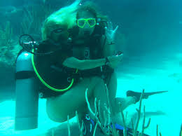 Diving The Florida Keys With The Debutante Divers Scuba Diving Photography Scuba Diving Scuba Girl